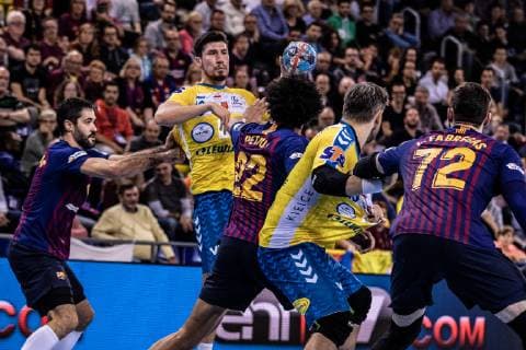 November 4, 2018 - Barcelona, Barcelona, Spain - Alex Dujshebaev, 10 of PGE Vive Kielce in actions during VELUX EHF Champions League match between FC Barcelona Barca Lassa and PGE Vive Kielce on November 04, 2018 at Palau Blaugrana, in Barcelona, Spain, Handball: VELUX EHF Champions League - Fc Barcelona Lassa v PGE Vive Kielce. - ZUMAa181 20181104_zaa_a181_085 Copyright: xAFP7x