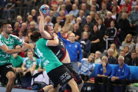 Simon Hald Jensen (SG Flensburg-Handewitt, 05) gegen Sebastian Augustinussen (Skjern Handbold, 24) Flensburg Schleswig-Holstein Deutschland Flens-Arena Copyright: xAgentur54Gradx xSpeedphotosx