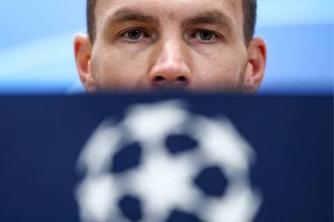 FuÃŸball, CL, AS Rom PK MOSCOW, RUSSIA - NOVEMBER 6, 2018: A.S. Roma s forward Edin Dzeko during a press conference PK Pressekonferenz ahead of the 2018-19 UEFA Champions League Group Stage match against CSKA Moscow scheduled for November 7, 2018. Valery Sharifulin TASS  TS09669B