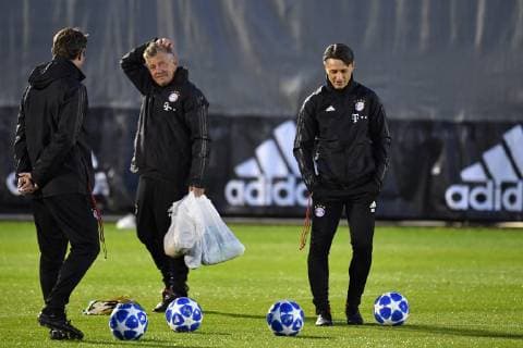 v.re:Niko KOVAC (Trainer Bayern Muenchen), Peter HERMANN (Co Trainer FCB),. Robert KOVAC (Co Trainer FC Bayern Muenchen), Abschlusstraining FC Bayern Muenchen vor dem Champions League Spiel gegen AEK Athen, Trainingsgelaende an der Saebener Strasse, Fussball,am 06.11..2018,.