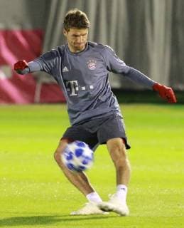 Thomas Mueller am Ball Fussball FC Bayern München. Abschlußtraining vor dem CL-Spiel gegen AEK Athens FC 06.11.2018 DFL UND DFB REGULATIONS PROHIBIT ANY USE OF PHOTOGRAPHS AS IMAGE SEQUENCES AND OR QUASI-VIDEO.