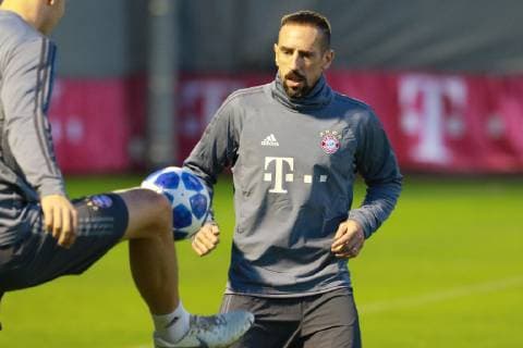 Franck Ribery beim Aufwärmen Fussball FC Bayern München. Abschlußtraining vor dem CL-Spiel gegen AEK Athens FC 06.11.2018 DFL UND DFB REGULATIONS PROHIBIT ANY USE OF PHOTOGRAPHS AS IMAGE SEQUENCES AND OR QUASI-VIDEO.
