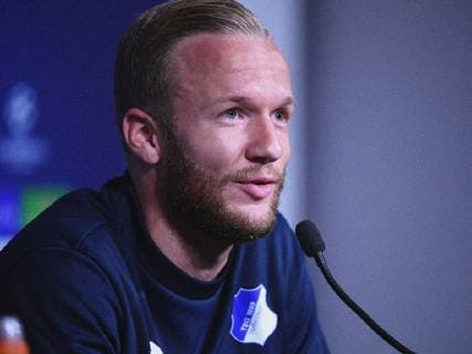 06.11.2018, xmeix, Fussball UEFA Champions League, Pressekonferenz Abschlusstraining Olympique Lyon - TSG 1899 Hoffenheim, emspor, v.l. Kevin Vogt (TSG 1899 Hoffenheim) DFL DFB REGULATIONS PROHIBIT ANY USE OF PHOTOGRAPHS as IMAGE SEQUENCES and or QUASI-VIDEO Lyon