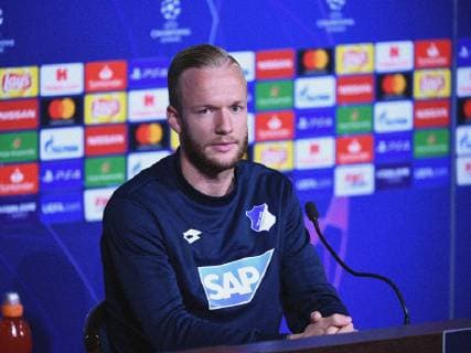 06.11.2018, xmeix, Fussball UEFA Champions League, Pressekonferenz Abschlusstraining Olympique Lyon - TSG 1899 Hoffenheim, emspor, v.l. Kevin Vogt (TSG 1899 Hoffenheim) DFL DFB REGULATIONS PROHIBIT ANY USE OF PHOTOGRAPHS as IMAGE SEQUENCES and or QUASI-VIDEO Lyon