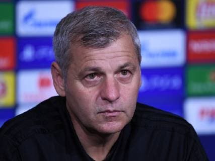 06.11.2018, xmeix, Fussball UEFA Champions League, Pressekonferenz Abschlusstraining Olympique Lyon - TSG 1899 Hoffenheim, emspor, v.l. Trainer Bruno Genesio (Olympique Lyon) DFL DFB REGULATIONS PROHIBIT ANY USE OF PHOTOGRAPHS as IMAGE SEQUENCES and or QUASI-VIDEO Lyon