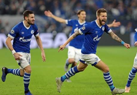 06.11.2018, xovx, Fussball UEFA Champions League, FC Schalke 04 - Galatasaray Istanbul emspor, Jubel nach dem Tor zum 1:0 durch Guido Burgstaller (FC Schalke 04), Aktion . (DFL DFB REGULATIONS PROHIBIT ANY USE OF PHOTOGRAPHS as IMAGE SEQUENCES and or QUASI-VIDEO) Gelsenkirchen