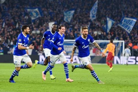 GER, UEFA Champions League, Gruppenphase, Gruppe D, FC Schalke 04 vs. Galatasaray Istanbul 06.11.2018, VELTINS Arena, Gelsenkirchen, Deutschland, GER, UEFA Champions League, Gruppenphase, Gruppe D, FC Schalke 04 vs. Galatasaray Istanbul DFL REGULATIONS PROHIBIT ANY USE OF PHOTOGRAPHS AS IMAGE SEQUENCES AND OR QUASI-VIDEO. im Bild Torjubel Jubel Schalke um Guido Burgstaller ( 19 Schalke) nach 1-0 Schalke