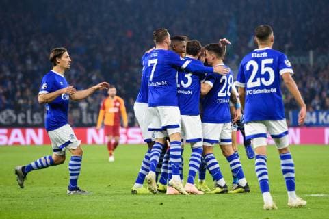 GER, UEFA Champions League, Gruppenphase, Gruppe D, FC Schalke 04 vs. Galatasaray Istanbul 06.11.2018, VELTINS Arena, Gelsenkirchen, Deutschland, GER, UEFA Champions League, Gruppenphase, Gruppe D, FC Schalke 04 vs. Galatasaray Istanbul DFL REGULATIONS PROHIBIT ANY USE OF PHOTOGRAPHS AS IMAGE SEQUENCES AND OR QUASI-VIDEO. im Bild Torjubel Jubel Schalke um Guido Burgstaller ( 19 Schalke) nach 1-0 Schalke