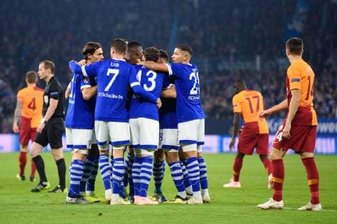 GER, UEFA Champions League, Gruppenphase, Gruppe D, FC Schalke 04 vs. Galatasaray Istanbul 06.11.2018, VELTINS Arena, Gelsenkirchen, Deutschland, GER, UEFA Champions League, Gruppenphase, Gruppe D, FC Schalke 04 vs. Galatasaray Istanbul DFL REGULATIONS PROHIBIT ANY USE OF PHOTOGRAPHS AS IMAGE SEQUENCES AND OR QUASI-VIDEO. im Bild Torjubel Jubel Schalke um Guido Burgstaller ( 19 Schalke) nach 1-0 Schalke