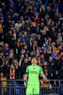 Torwart Fernando Muslera (Galatasary Istanbul 1) nach dem Tor zum 1:0 beim Champions League Spiel zwischen dem FC Schalke 04 und Galatasaray Istanbul am 06.11.2018, FC Schalke 04 vs Galatasaray Istanbul, Champions League Gruppenphase, 06.11.2018 Gelsenkirchen Copyright: xSchuelerx xEibnerx-xPressefotox EP_EER