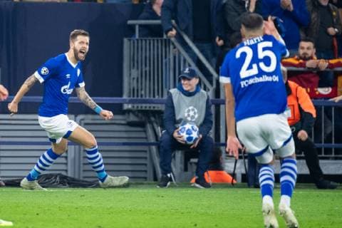 06.11.2018, xkvx, Fussball UEFA Champions League, FC Schalke 04 - Galatasaray Istanbul emspor, v.l. Torjubel, Goal celebration, celebrate the goal zum 1:0 durch Guido Burgstaller (S04 - Schalke 04) (DFL DFB REGULATIONS PROHIBIT ANY USE OF PHOTOGRAPHS as IMAGE SEQUENCES and or QUASI-VIDEO) Gelsenkirchen