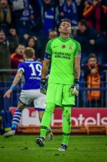 Gelsenkirchen, Germany 06.11.2018, UEFA Champions League - 2018 19 Season, Rueckrunde, Gruppenphase - Gruppe D - 4. Spieltag, FC Schalke 04 - Galatasaray Istanbul, Fernando Muslera (Galatasaray Istanbul) nach dem gegen treffer ( DeFodi520