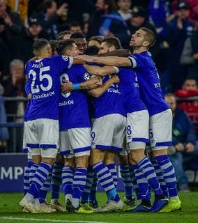 Gelsenkirchen, Germany 06.11.2018, UEFA Champions League - 2018 19 Season, Rueckrunde, Gruppenphase - Gruppe D - 4. Spieltag, FC Schalke 04 - Galatasaray Istanbul, Guido Burgstaller (FC Schalke 04) jubel, Torjubel um nach seinem treffer zum 1-0 ( DeFodi520