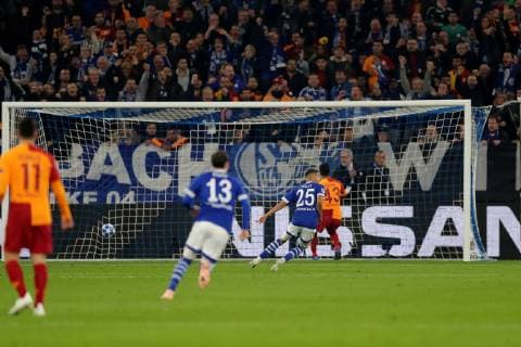 Das Tor zum 1:0 durch Guido Burgstaller (FC Schalke 04) beim Champions League Spiel (Saison 2018 19) FC Schalke 04 - Galatasaray Istanbul. Copyright: Thomas Pakusch
