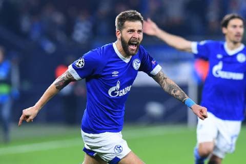 Fußball Champions League Gruppenphase 4. Spieltag FC Schalke 04 - Galatasaray Istanbul am 06.11.2018 in der Veltins Arena in Gelsenkirchen Torjubel zum 1:0 durch Guido Burgstaller ( Schalke ) DFL Regulations prohibit any use of photographs as image sequences and or quasi video.