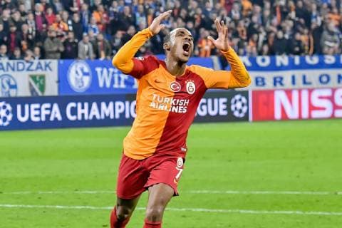 GER, CL, FC Schalke 04 vs Galatasaray Istanbul 06.11.2018, Veltins-Arena, Gelsenkirchen, GER, CL, FC Schalke 04 vs Galatasaray Istanbul, DFL regulations prohibit any use of photographs as image sequences and or quasi-video im Bild Strafraumszene verpasste Torchance von Garry Rodrigues ( 7, Galatasaray)
