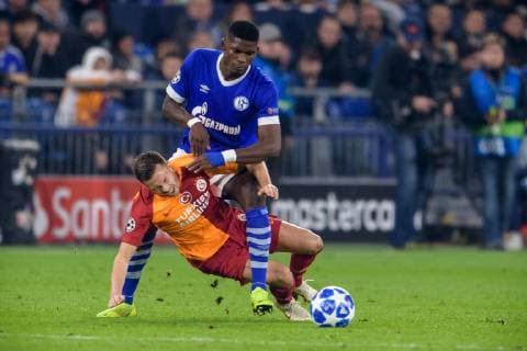 Sport Bilder des Tages Breel Embolo (FC Schalke 04 36) foult Martin Linnes (Galatasary Istanbul 14) beim Champions League Spiel zwischen dem FC Schalke 04 und Galatasaray Istanbul am 06.11.2018, FC Schalke 04 vs Galatasaray Istanbul, Champions League Gruppenphase, 06.11.2018 Gelsenkirchen Copyright: xSchuelerx xEibnerx-xPressefotox EP_EER