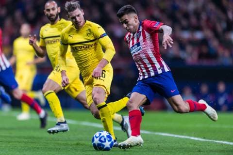 Madrid, Spain, 06.11.2018, UEFA Champions League - 2018 19 Season, rueckrunde, Gruppenphase - Gruppe A - 4. Spieltag, Club Atletico de Madrid - Borussia Dortmund, Lukasz Piszczek (BVB) und Angel Correa (Atletico de Madrid) im zweikampf, battle for the ball ( DeFodi531