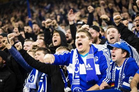 Sport Bilder des Tages Gelsenkirchen, 06.11.2018 Schalke Fans feuern an FC Schalke 04 - Galatasaray Istanbul