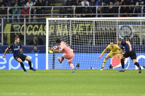 Luis Su‡rez of Barcelona attempts to score first goal during the UEFA Champions League Group Stage match between Inter Milan and Barcelona at Stadio San Siro, Milan, Italy on 6 November 2018. Copyright: xGiuseppexMaffiax 21820009