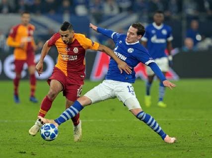 06.11.2018, xovx, Fussball UEFA Champions League, FC Schalke 04 - Galatasaray Istanbul emspor, v.l. Younes Belhanda (Galatasaray Istanbul), Sebastian Rudy (FC Schalke 04), Aktion . (DFL DFB REGULATIONS PROHIBIT ANY USE OF PHOTOGRAPHS as IMAGE SEQUENCES and or QUASI-VIDEO) Gelsenkirchen