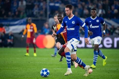 06.11.2018, xkvx, Fussball UEFA Champions League, FC Schalke 04 - Galatasaray Istanbul emspor, v.l. Papa N Diaye (Galatasaray Istanbul), Mark Uth (S04 - Schalke 04) (DFL DFB REGULATIONS PROHIBIT ANY USE OF PHOTOGRAPHS as IMAGE SEQUENCES and or QUASI-VIDEO) Gelsenkirchen