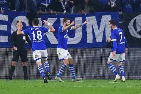 Fußball Champions League Gruppenphase 4. Spieltag FC Schalke 04 - Galatasaray Istanbul am 06.11.2018 in der Veltins Arena in Gelsenkirchen Torjubel zum 2:0 durch Mark Uth ( Schalke ) DFL Regulations prohibit any use of photographs as image sequences and or quasi video.