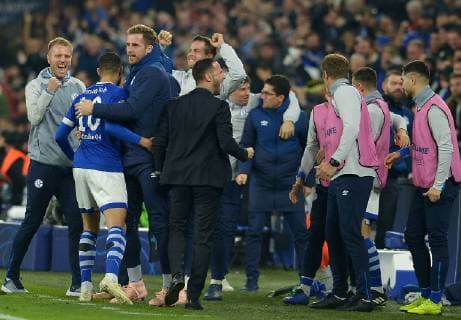 Gelsenkirchen, Germany 06.11.2018, UEFA Champions League - 2018 19 Season, Rueckrunde, Gruppenphase - Gruppe D - 4. Spieltag, FC Schalke 04 - Galatasaray Istanbul, Trainer Domenico Tedesco (S04) jubelt, Torjubel nach dem Treffer zum 2:0 ( DeFodi521