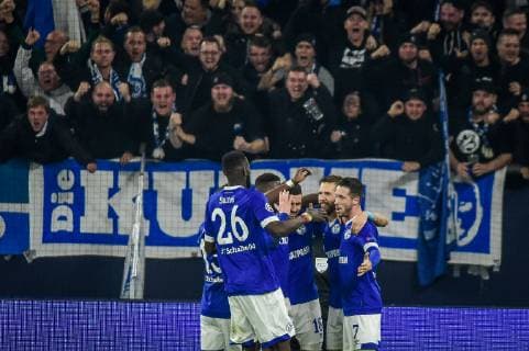 Gelsenkirchen, Germany 06.11.2018, UEFA Champions League - 2018 19 Season, Rueckrunde, Gruppenphase - Gruppe D - 4. Spieltag, FC Schalke 04 - Galatasaray Istanbul, jubel, Torjubel um Max Uth (FC Schalke 04) nach seinem treffer zum 2-0 ( DeFodi520