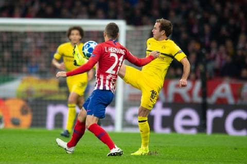Madrid, Spain, 06.11.2018, UEFA Champions League - 2018 19 Season, rueckrunde, Gruppenphase - Gruppe A - 4. Spieltag, Club Atletico de Madrid - Borussia Dortmund, Mario Goetze (Borussia Dortmund) im zweikampf, battle for the ball ( DeFodi531