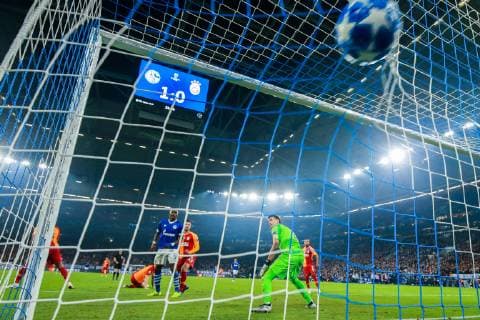 06.11.2018, xkvx, Fussball UEFA Champions League, FC Schalke 04 - Galatasaray Istanbul emspor, v.l. Goal scored, Tor zum 2:0 durch Mark Uth (S04 - Schalke 04) (DFL DFB REGULATIONS PROHIBIT ANY USE OF PHOTOGRAPHS as IMAGE SEQUENCES and or QUASI-VIDEO) Gelsenkirchen