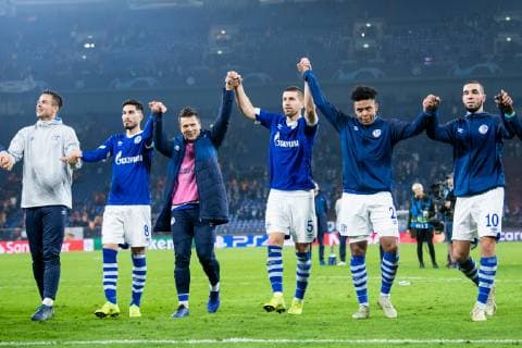 06.11.2018, xkvx, Fussball UEFA Champions League, FC Schalke 04 - Galatasaray Istanbul emspor, v.l. FC Schalke 04 Spieler feiern den Sieg Suat Serdar (S04 - Schalke 04), Matija Nastasic (S04 - Schalke 04), Weston McKennie (S04 - Schalke 04), Nabil Bentaleb (S04 - Schalke 04) (DFL DFB REGULATIONS PROHIBIT ANY USE OF PHOTOGRAPHS as IMAGE SEQUENCES and or QUASI-VIDEO) Gelsenkirchen