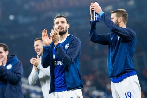 06.11.2018, xkvx, Fussball UEFA Champions League, FC Schalke 04 - Galatasaray Istanbul emspor, v.l. FC Schalke 04 Spieler feiern den Sieg Daniel Caligiuri (S04 - Schalke 04), Guido Burgstaller (S04 - Schalke 04) (DFL DFB REGULATIONS PROHIBIT ANY USE OF PHOTOGRAPHS as IMAGE SEQUENCES and or QUASI-VIDEO) Gelsenkirchen