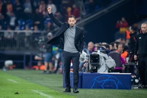 06.11.2018, xkvx, Fussball UEFA Champions League, FC Schalke 04 - Galatasaray Istanbul emspor, v.l. Trainer Domenico Tedesco (S04 - Schalke 04) jubelt Jubel feiert nach Spielende (DFL DFB REGULATIONS PROHIBIT ANY USE OF PHOTOGRAPHS as IMAGE SEQUENCES and or QUASI-VIDEO) Gelsenkirchen