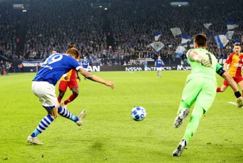 Sport Bilder des Tages 06.11.2018, Fussball,Champions-League 2018 2019; 4.Spieltag; Gruppe D FC Schalke 04--Galatasaray Istanbul ; Guido Burgstaller (S04) trifft zum 1:0. DFL REGULATIONS PROHIBIT ANY USE OF PHOTOGRAPHS AS IMAGE SEQENCES AND OR QUASI-VIDEO. 06.11.2018, Fussball,Champions-League 2018 2019; 4.Spieltag; Gruppe D FC Schalke 04--Galatasaray Istanbul