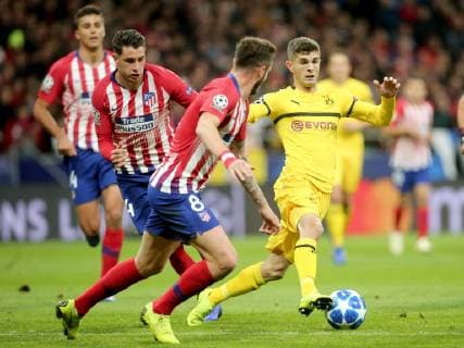 Santiago Arias ( Atletico Madrid 4 ) Saul Niguez ( Atletico Madrid 8 ) Christian Pulisic ( Borussia Dortmund 22 ), Atletico Madrid vs. Borussia Dortmund, Fussball, Champions League Gruppenphase, 06.11.2018 Atletico Madrid vs. Borussia Dortmund, Fussball, Champions League Gruppenphase, 06.11.2018 Madrid Copyright: xEIBNER HarryxLangerx EP_HLR