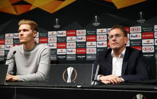 RB Leipzig PK Fussball Euro League Glasgow, 07.11.2018, Celtic Park, Fussball, UEFA Europa League , PK am Vortag des Spiels Celtic FC Glasgow (SCO) vs. RB Leipzig (GER). , Im Bild v.l.: Marcel Halstenberg (Player RB Leipzig) und Trainer Ralf Rangnick (RB Leipzig) ,