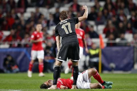 LISSABON, Estadio da Luz, 07-11-2018, football, season 2018 2019, Football Champions League . Benfica player Alex Grimaldo (BOTTOM) with Ajax defender Daley Blind (TOP) during the game Benfica - Ajax . Benfica - Ajax  x2604152x