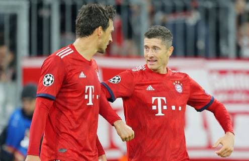 SOCCER - UEFA CL, Bayern vs AEK MUNICH,GERMANY,07.NOV.18 - SOCCER - UEFA Champions League, group stage, FC Bayern Muenchen vs AEK Athen. Image shows Mats Hummels and Robert Lewandowski (Bayern). GEPAxpictures xThomasxBachun