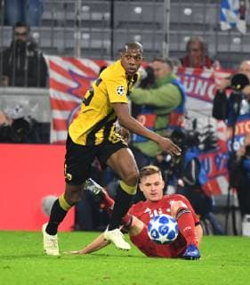 Fussball, Herren, Saison 2018 2019, Champions League, Vorrunde (Gruppe E, 4. Spieltag), FC Bayern München - AEK Athen, v. l. Alef (AEK Athen), Joshua Kimmich (Bayern München), 07.11. 2018, Copyright: xMatthiasxKochx