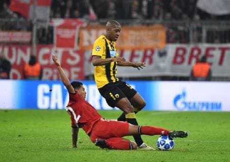 Fussball, Herren, Saison 2018 2019, Champions League, Vorrunde (Gruppe E, 4. Spieltag), FC Bayern München - AEK Athen, v. l. Serge Gnabry (Bayern München), Alef (AEK Athen), 07.11. 2018, Copyright: xMatthiasxKochx