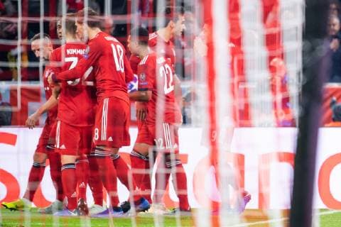 07.11.2018, xkvx, Fussball UEFA Champions League, FC Bayern Muenchen - AEK Athen emspor, v.l. Torjubel, Goal celebration, celebrate the goal zum 1:0 durch Robert Lewandowski (FCB - FC Bayern Muenchen) Elfmeter (DFL DFB REGULATIONS PROHIBIT ANY USE OF PHOTOGRAPHS as IMAGE SEQUENCES and or QUASI-VIDEO) Muenchen