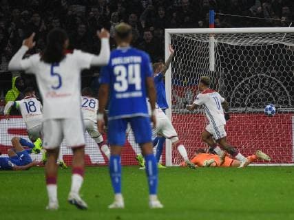 07.11.2018, xmeix, Fussball UEFA Champions League, Olympique Lyon - TSG 1899 Hoffenheim, emspor, v.l. das 1:0 für Olympique Lyon durch Olympique Lyons Nabil Fekir gegen das 1:0 für Olympique Lyon durch DFL DFB REGULATIONS PROHIBIT ANY USE OF PHOTOGRAPHS as IMAGE SEQUENCES and or QUASI-VIDEO Lyon