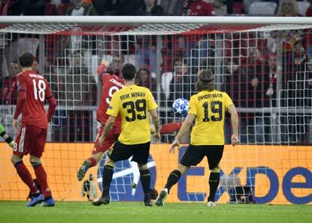 TOR zum 2:0 Robert Lewandowski FC Bayern München Torschuss Aktion Torchance Champions League CL Gruppenphase FC Bayern München FCB vs AEK Athen 07.11.2018 DFL REGULATIONS PROHIBIT ANY USE OF PHOTOGRAPHS AS IMAGE SEQUENCES AND OR QUASI-VIDEO FC Bayern München FCB vs AEK Athen