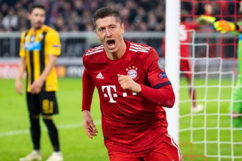 07.11.2018, xkvx, Fussball UEFA Champions League, FC Bayern Muenchen - AEK Athen emspor, v.l. Torjubel, Goal celebration, celebrate the goal zum 2:0 durch Robert Lewandowski (FCB - FC Bayern Muenchen) (DFL DFB REGULATIONS PROHIBIT ANY USE OF PHOTOGRAPHS as IMAGE SEQUENCES and or QUASI-VIDEO) Muenchen
