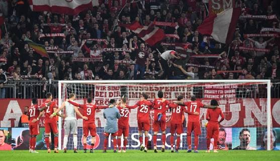 Sport Bilder des Tages Fussball, Herren, Saison 2018 2019, Champions League, Vorrunde (Gruppe E, 4. Spieltag), FC Bayern München - AEK Athen, Bayern bei den Fans, Jubel nach dem Abpfiff, 07.11. 2018, Copyright: xMatthiasxKochx