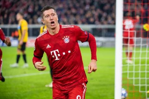 07.11.2018, xkvx, Fussball UEFA Champions League, FC Bayern Muenchen - AEK Athen emspor, v.l. Torjubel, Goal celebration, celebrate the goal zum 2:0 durch Robert Lewandowski (FCB - FC Bayern Muenchen) (DFL DFB REGULATIONS PROHIBIT ANY USE OF PHOTOGRAPHS as IMAGE SEQUENCES and or QUASI-VIDEO) Muenchen