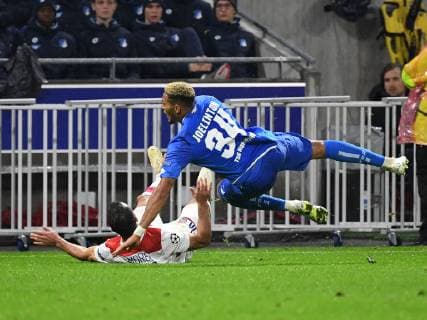 07.11.2018, xmeix, Fussball UEFA Champions League, Olympique Lyon - TSG 1899 Hoffenheim, emspor, v.l. Olympique Lyons Bertrand Traore gegen Joelinton (TSG 1899 Hoffenheim) DFL DFB REGULATIONS PROHIBIT ANY USE OF PHOTOGRAPHS as IMAGE SEQUENCES and or QUASI-VIDEO Lyon