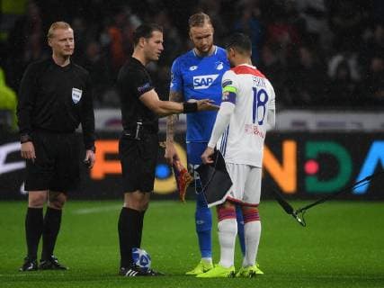 07.11.2018, xmeix, Fussball UEFA Champions League, Olympique Lyon - TSG 1899 Hoffenheim, emspor, v.l. Kevin Vogt (TSG 1899 Hoffenheim), Olympique Lyons Nabil Fekir DFL DFB REGULATIONS PROHIBIT ANY USE OF PHOTOGRAPHS as IMAGE SEQUENCES and or QUASI-VIDEO Lyon