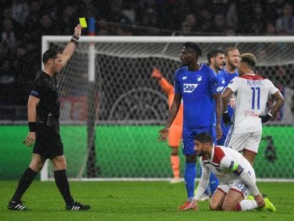 07.11.2018, xmeix, Fussball UEFA Champions League, Olympique Lyon - TSG 1899 Hoffenheim, emspor, v.l. Gelbe Karte für Kasim Adams Nuhu (TSG 1899 Hoffenheim), Olympique Lyons Nabil Fekir, Olympique Lyons Memphis Depay DFL DFB REGULATIONS PROHIBIT ANY USE OF PHOTOGRAPHS as IMAGE SEQUENCES and or QUASI-VIDEO Lyon